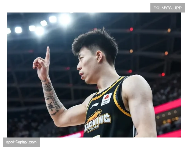 张镇麟隔扣莫兰德，此球被CBA官方社交媒体评为月度最佳进球